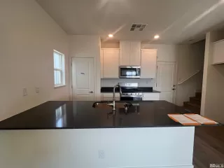 Photo #5: 240006794 Listing