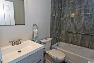 Photo #6: 240007170 Listing