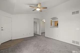 Photo #5: 240007605 Listing