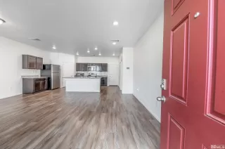 Photo #4: 240007907 Listing