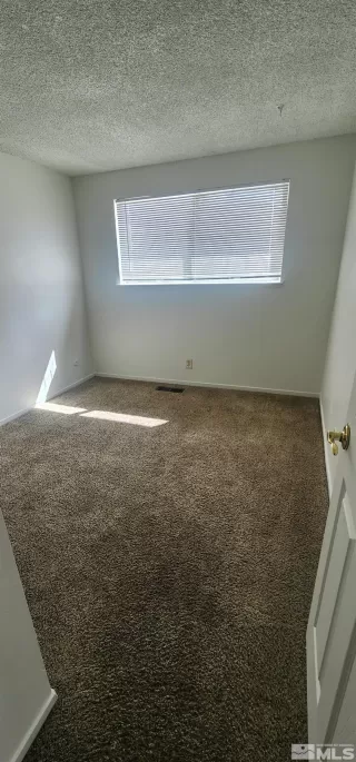 Photo #5: 240007913 Listing