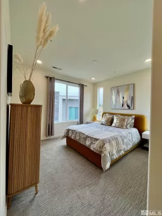 Photo #6: 240007936 Listing