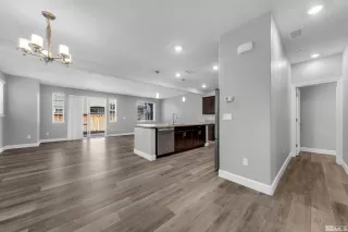 Photo #4: 240008019 Listing