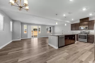 Photo #5: 240008019 Listing