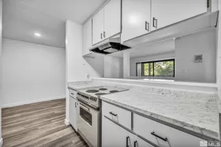 Photo #4: 240008150 Listing