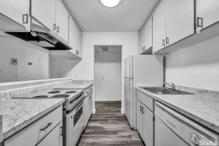 Photo #6: 240008150 Listing