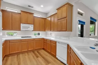 Photo #5: 240008151 Listing