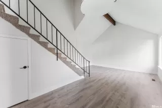 Photo #5: 240008433 Listing