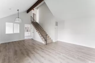 Photo #6: 240008433 Listing