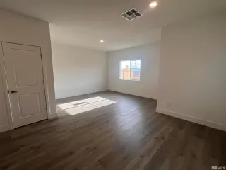 Photo #4: 240008463 Listing