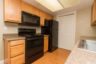 Photo #5: 240008505 Listing