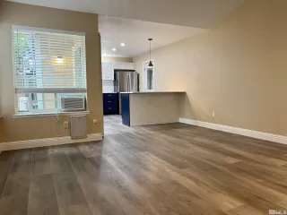 Photo #5: 240008899 Listing