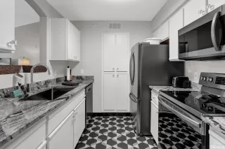 Photo #6: 240009007 Listing