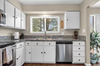 Photo #2: 240009107 Listing