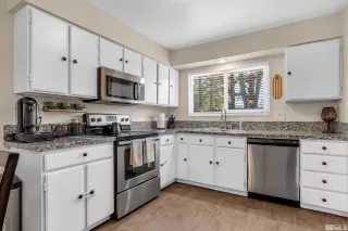 Photo #3: 240009107 Listing