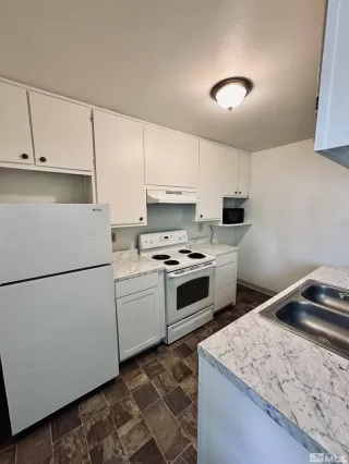 Photo #3: 240009141 Listing