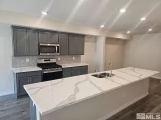 Photo #3: 240009255 Listing