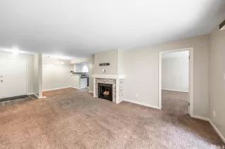 Photo #4: 240009351 Listing