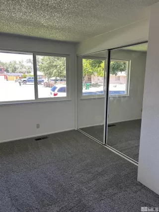 Photo #5: 240009653 Listing