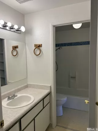 Photo #6: 240009653 Listing