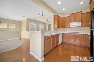 Photo #3: 240009670 Listing