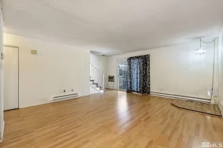 Photo #6: 240010140 Listing