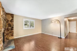 Photo #3: 240010143 Listing