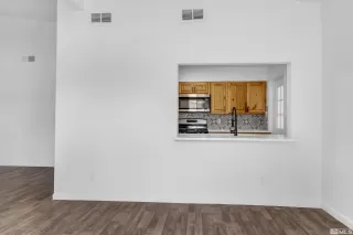 Photo #6: 240010180 Listing 