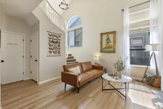 Photo #4: 240010221 Listing