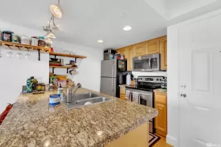 Photo #5: 240010369 Listing