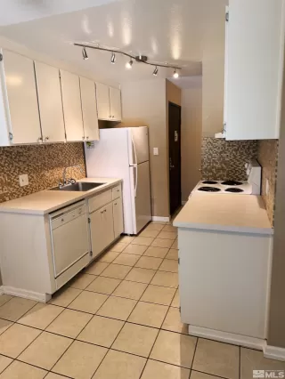 Photo #4: 240010552 Listing