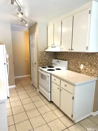 Photo #5: 240010552 Listing