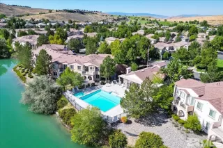 Photo #2: 240010629 Listing