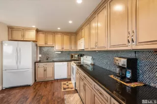 Photo #6: 240010807 Listing 