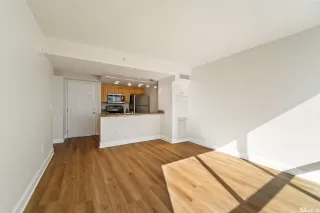 Photo #4: 240010873 Listing