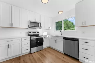 Photo #2: 240010920 Listing