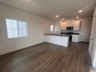 Photo #2: 240010948 Listing 