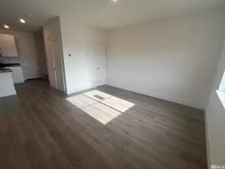 Photo #3: 240010951 Listing