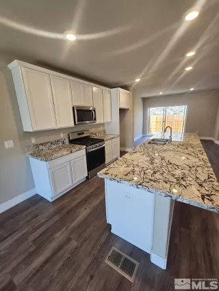 Photo #3: 240011000 Listing 