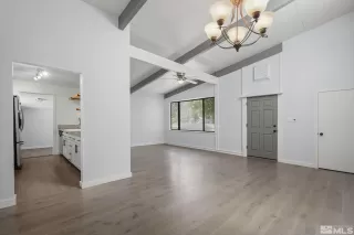 Photo #5: 240011142 Listing