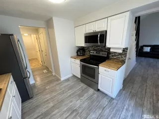 Photo #5: 240011238 Listing