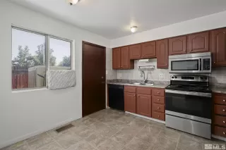 Photo #5: 240011259 Listing