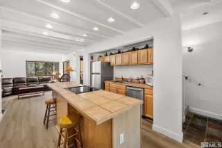 Photo #5: 240011358 Listing