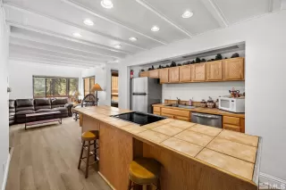 Photo #6: 240011358 Listing