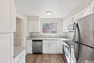 Photo #2: 240011833 Listing 