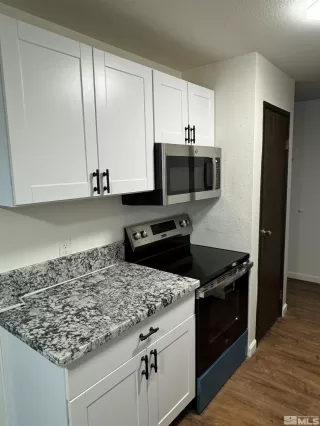 Photo #5: 240011839 Listing