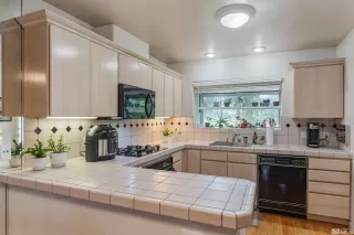 Photo #6: 240011973 Listing