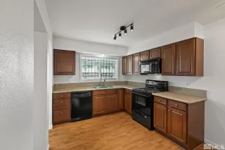 Photo #4: 240012001 Listing