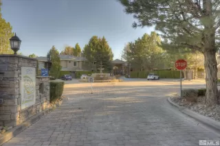 Photo #2: 240012068 Listing