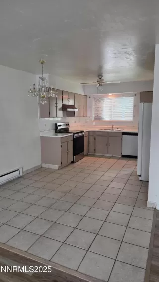 Photo #4: 240012403 Listing 